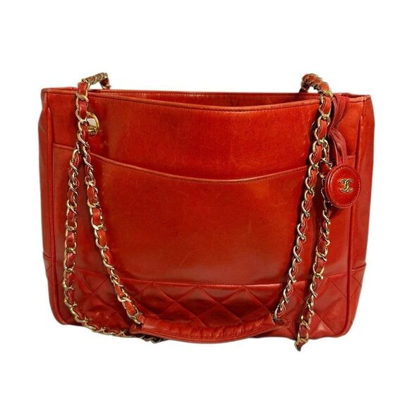 CHANEL Red Shoulder Bag with Timeless Elegance - Picture 11 of 16